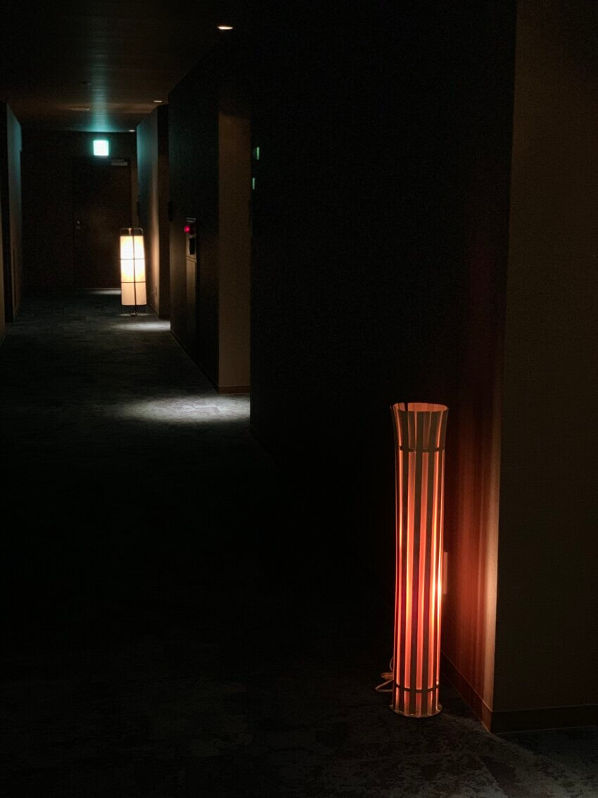 熱海の高級旅館「せかいえ」の廊下