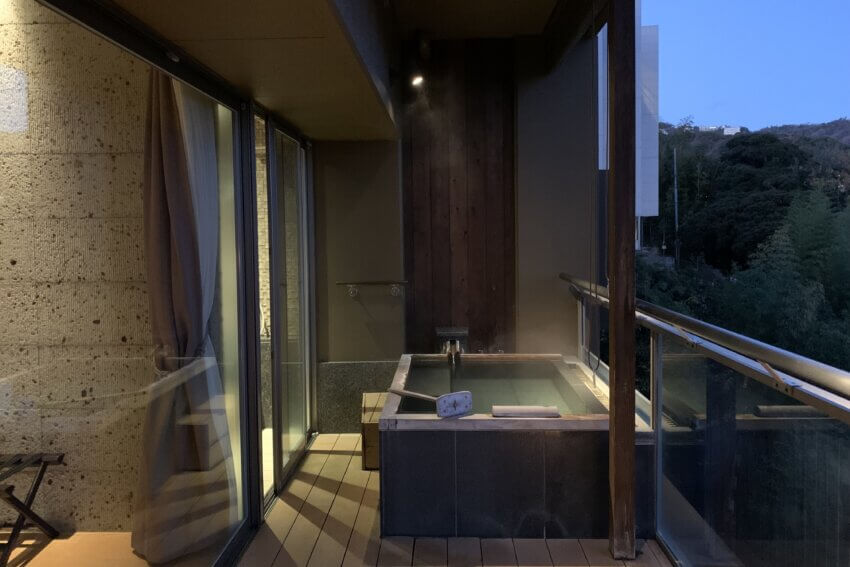 熱海の高級旅館「せかいえ」の温泉