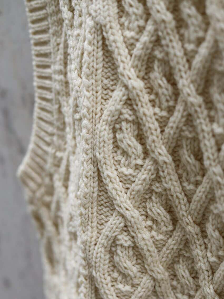 オーラリーのアランニットベスト