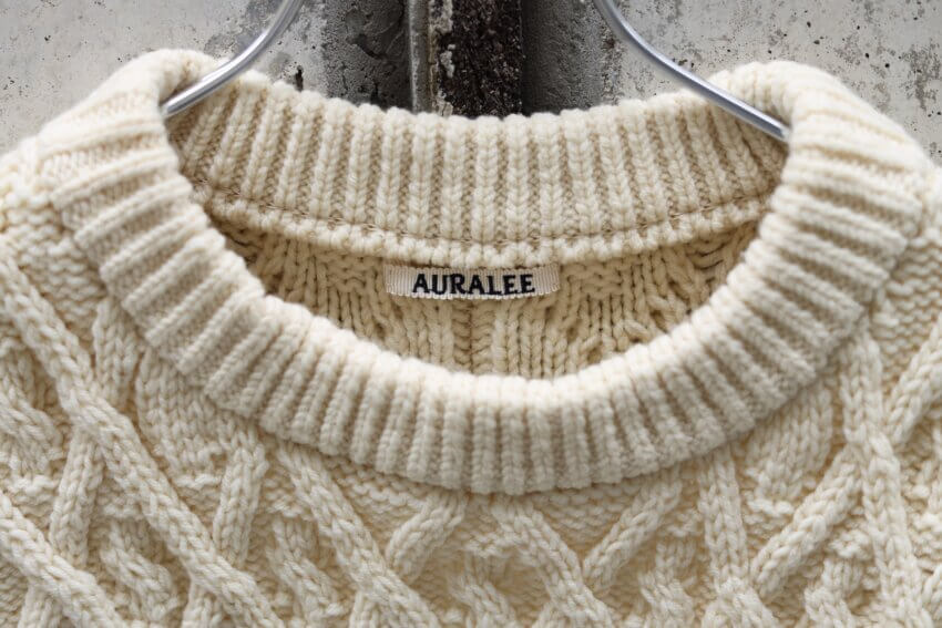 オーラリーのアランニットベスト