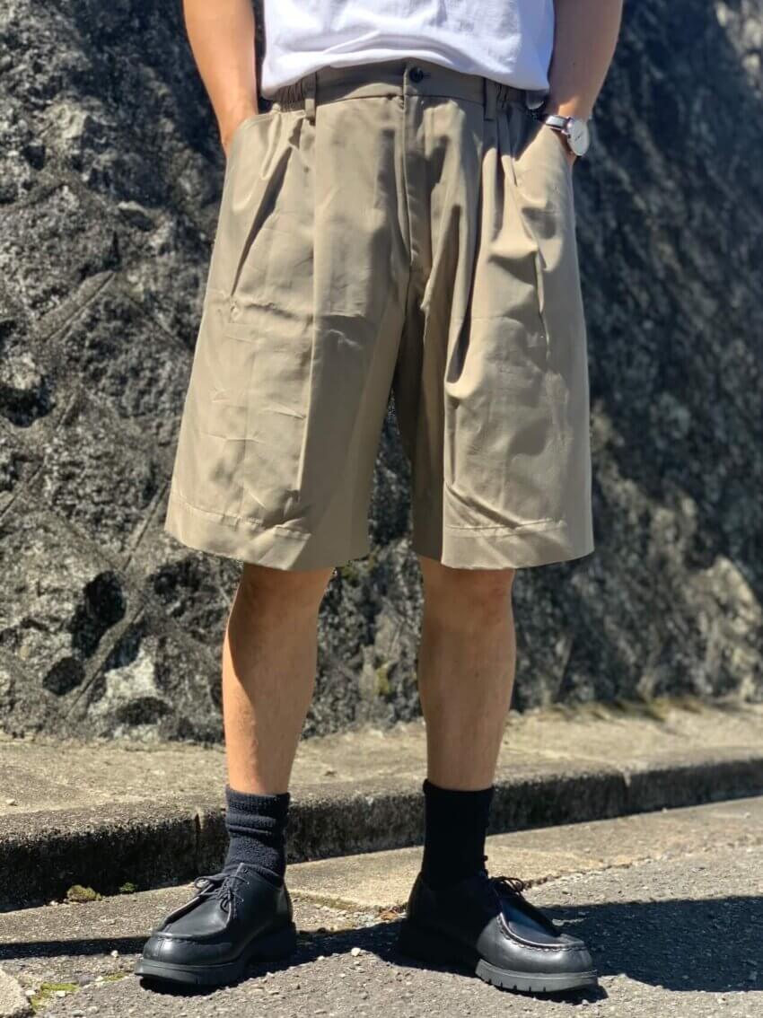 シュタインのショートパンツ、クレマンのチロリアンシューズのメンズコーデ