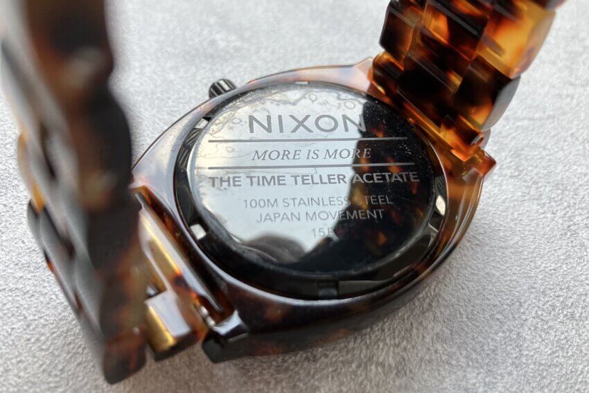 ニクソンの腕時計「タイムテラーアセテート」