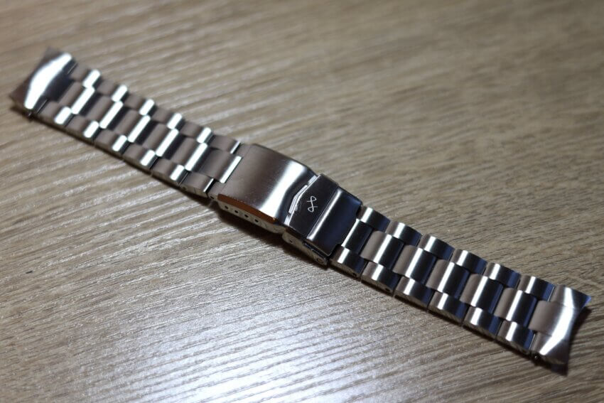 アバウトヴィンテージの腕時計「1926」のステンレススチールベルトストラップ