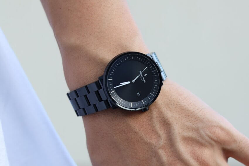 ノードグリーンの時計「フィロソファ」のオールブラックのサイズ感・着用感