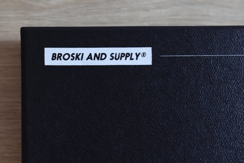 broski and supplyの箱