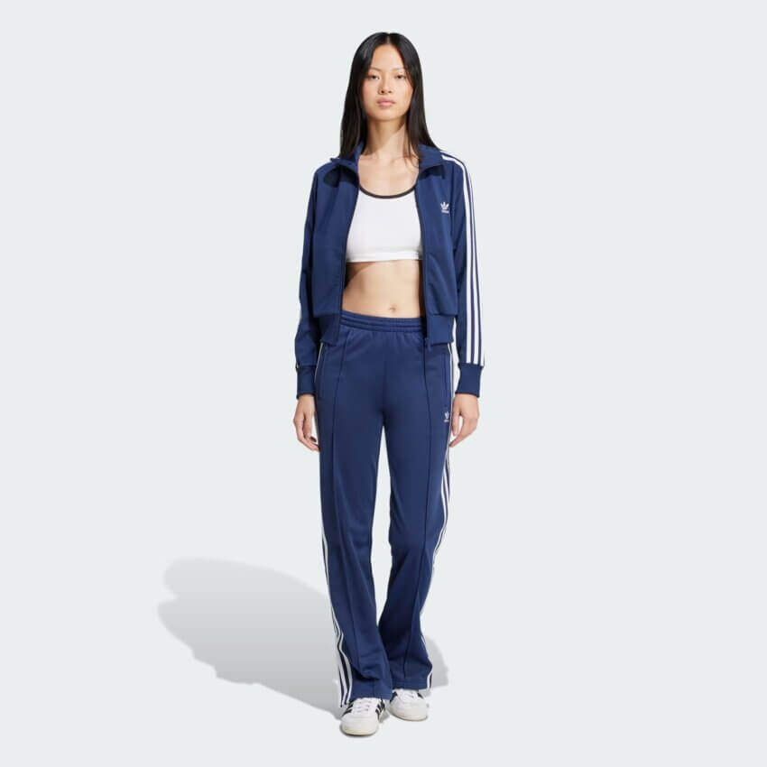 アディダスのトラックスーツ（ジャージ）ファイヤーバードのレディースコーディネート