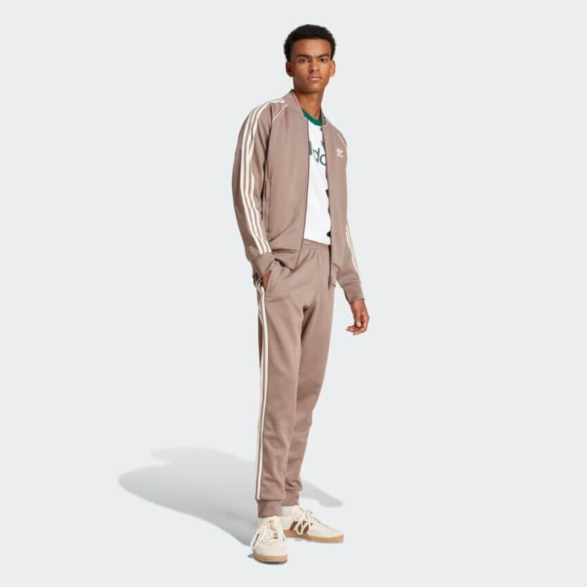 アディダスのトラックスーツ（ジャージ）SSTのメンズコーディネート