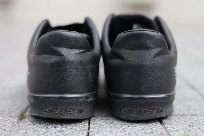 ムーンスターエイトテンス「キッチェ」の1年後の経年変化(後ろ側)