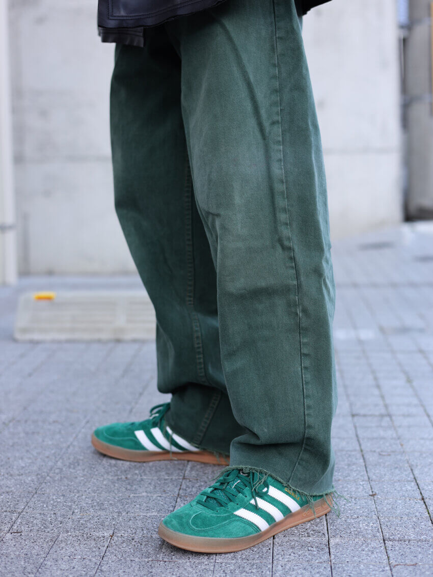 古着のGAPのデニム、アディダスのガゼルインドアのメンズコーデ