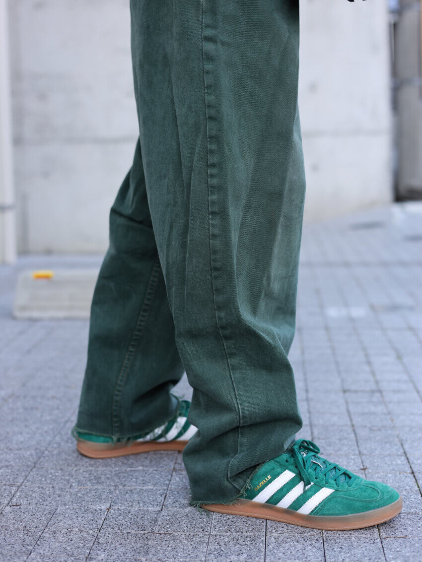 古着のGAPのデニム、アディダスのガゼルインドアのメンズコーデ