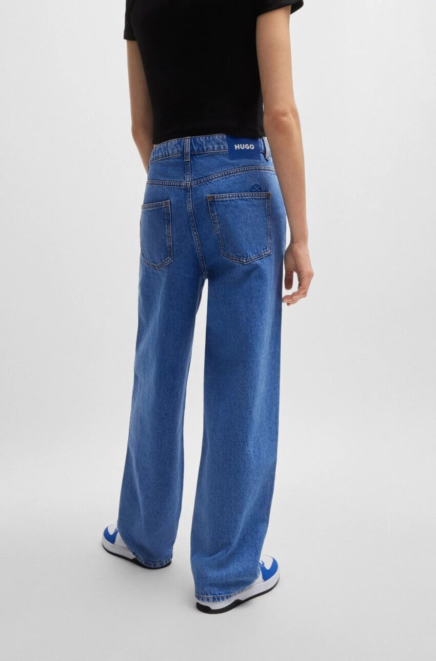 hugoのデニムコーデ