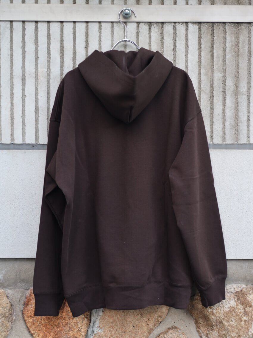 ユニクロCの2024AWのスウェットパーカー ダークブラウン
