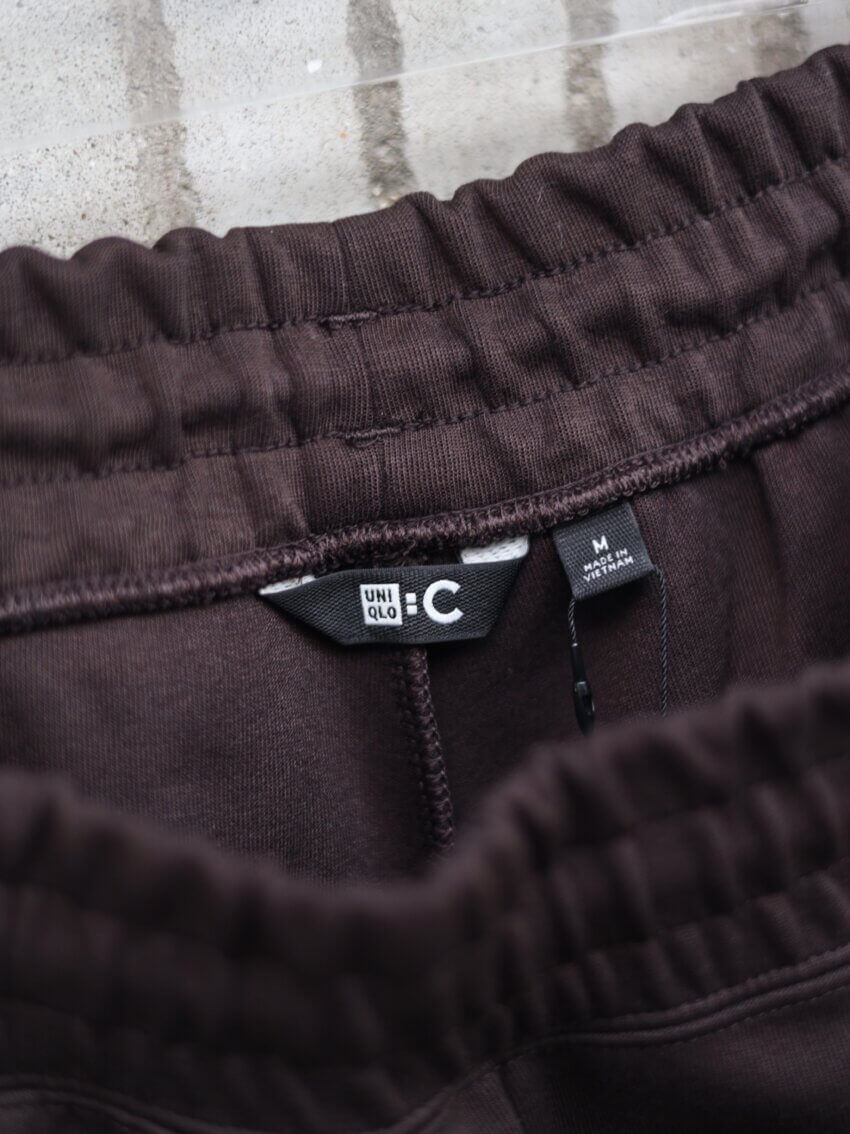 ユニクロCの2024AWのスウェットパンツ-ダークブラウン-