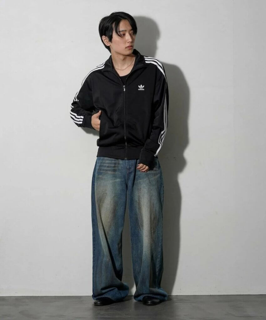 アディダスのトラックパンツ「ファイヤーバード」のメンズコーデ