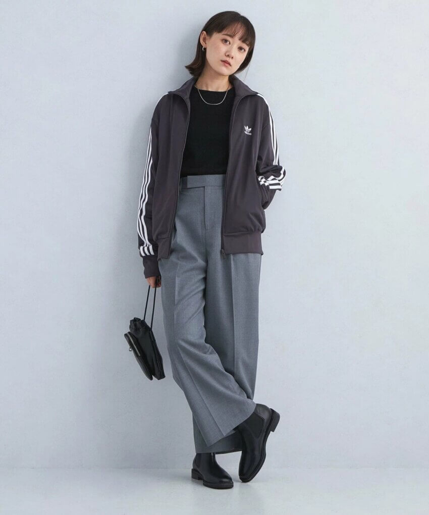 アディダスのトラックパンツ「ファイヤーバード」のレディースコーデ