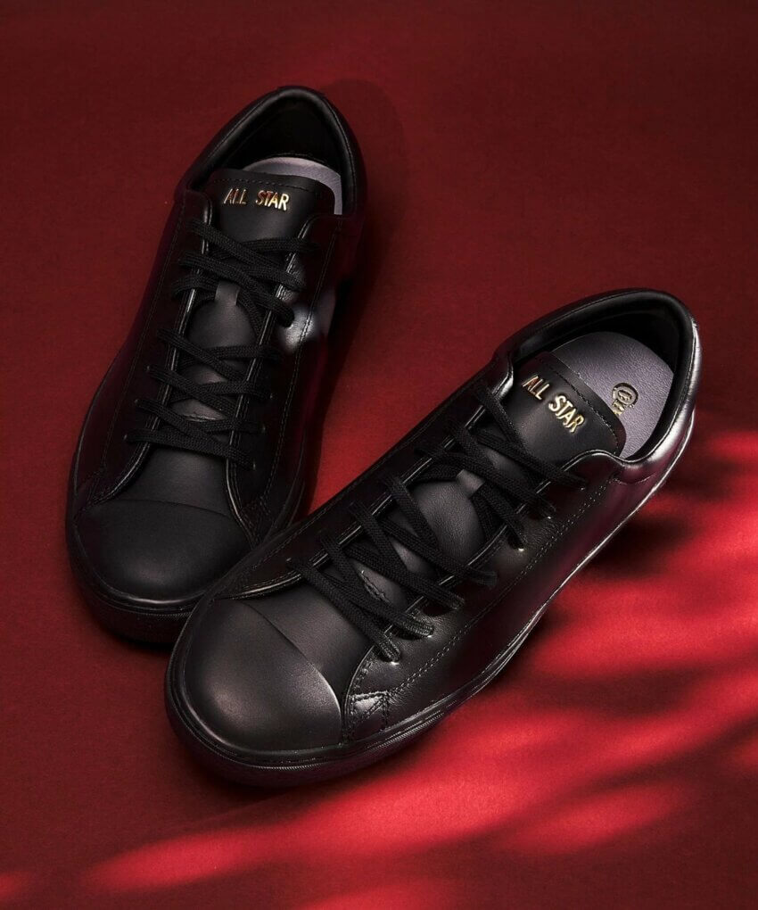 コンバースのオールスター黒レザースニーカー