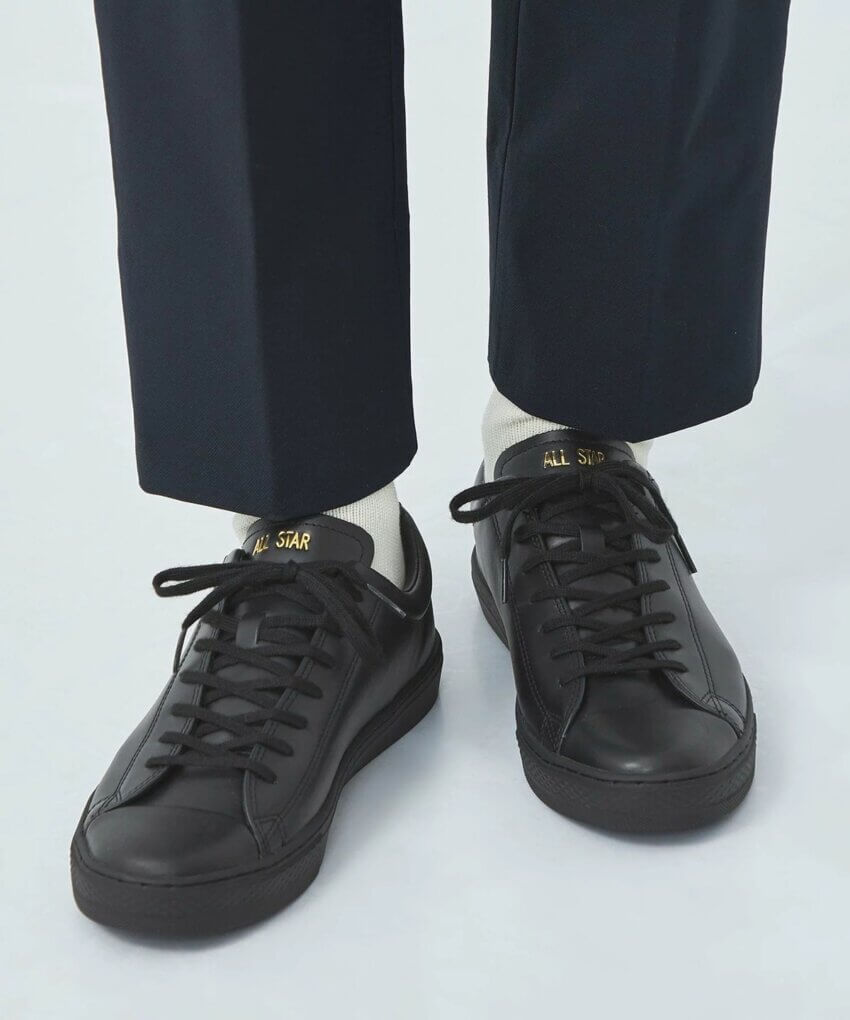 コンバースのオールスター黒レザースニーカー