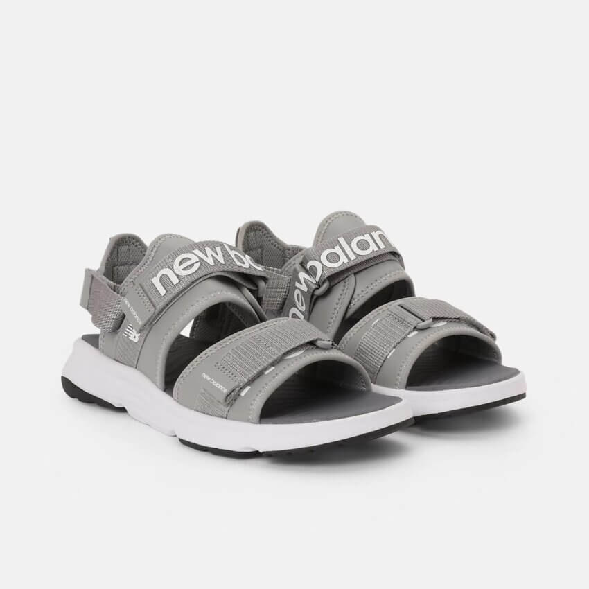 ニューバランスのスポーツサンダル