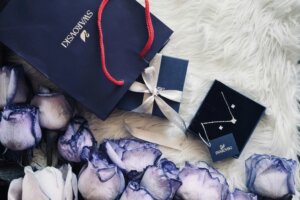 スワロフスキーはなぜ安い?ダサい?プレゼントが嬉しくないと言われる理由