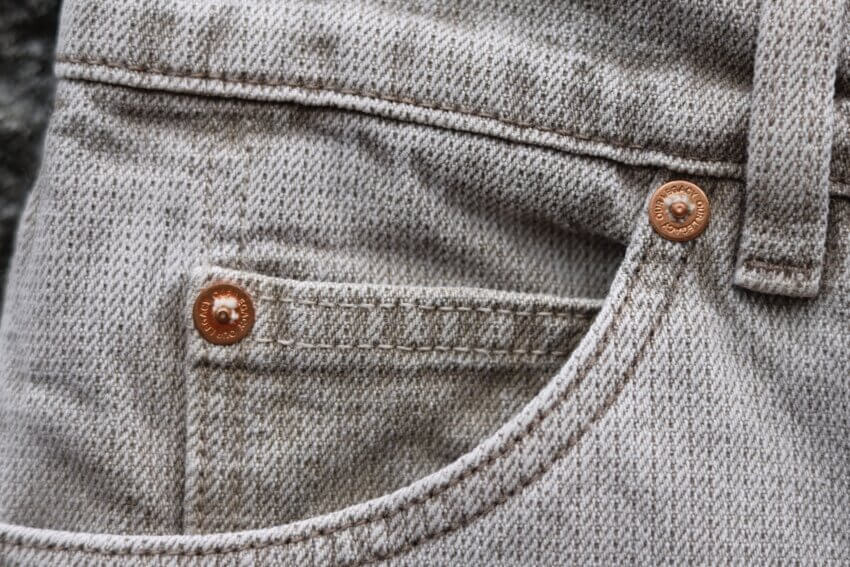 アワーレガシーのCAPRI CUTデニムのリベット