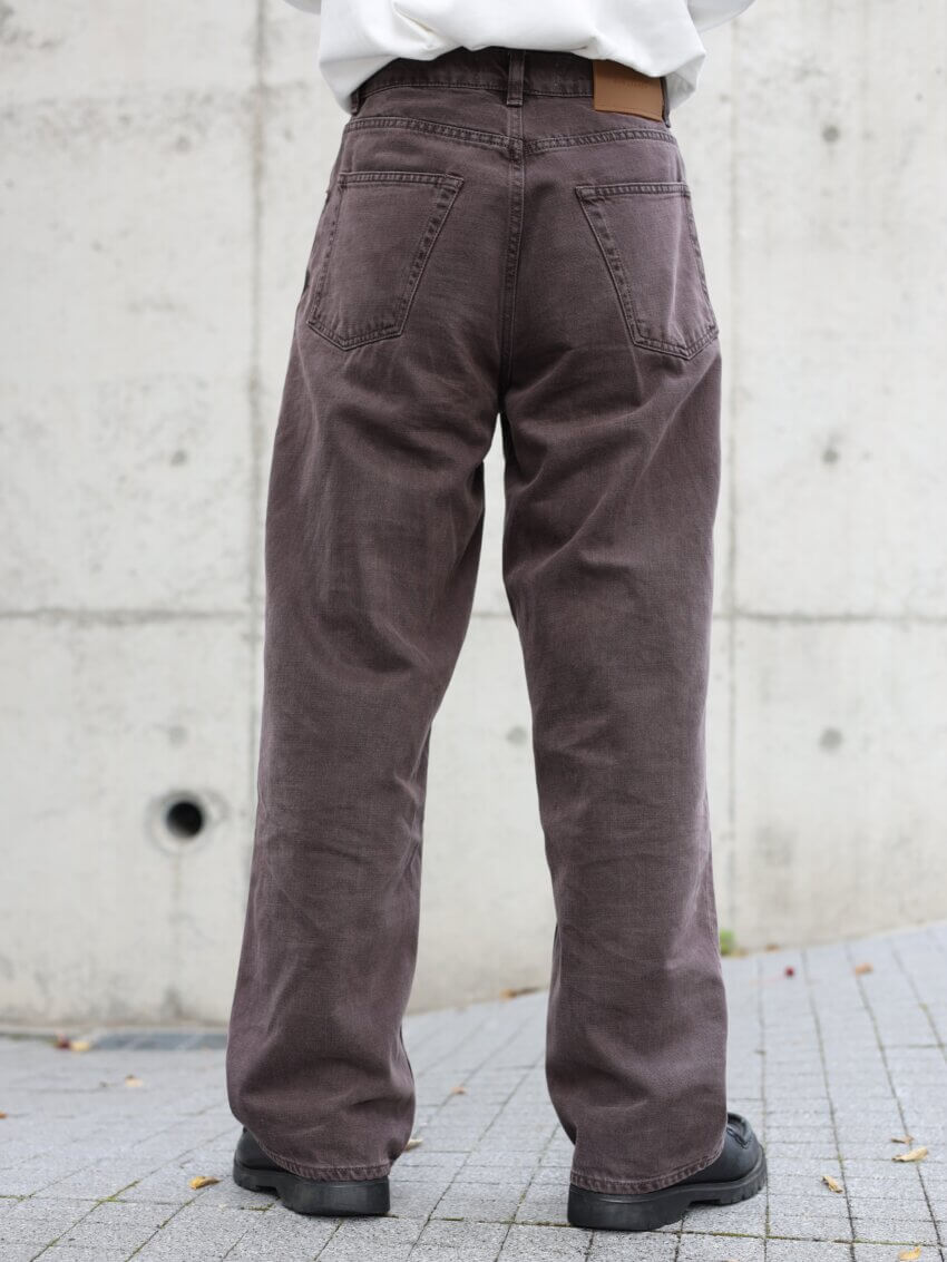 アワーレガシーのVAST CUTデニムのサイズ感・着用感（後ろ）