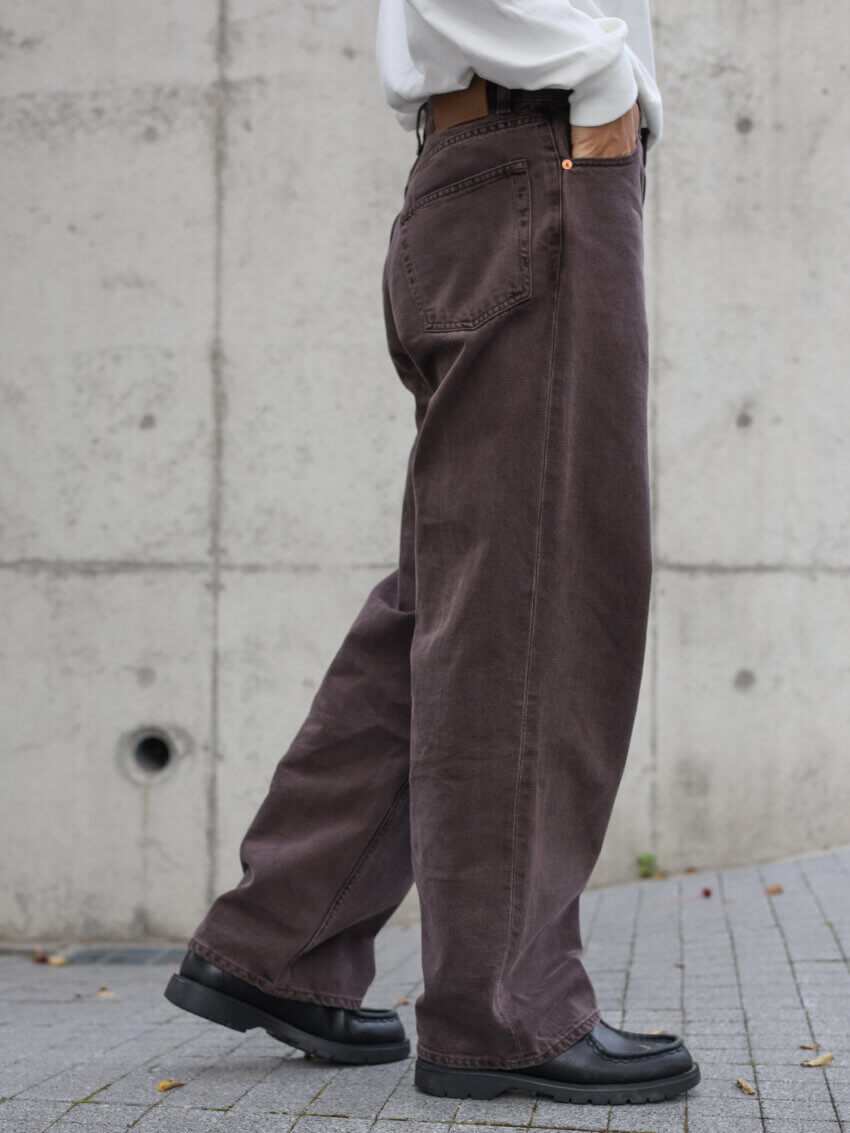 アワーレガシーのVAST CUTデニムのサイズ感・着用感（横）