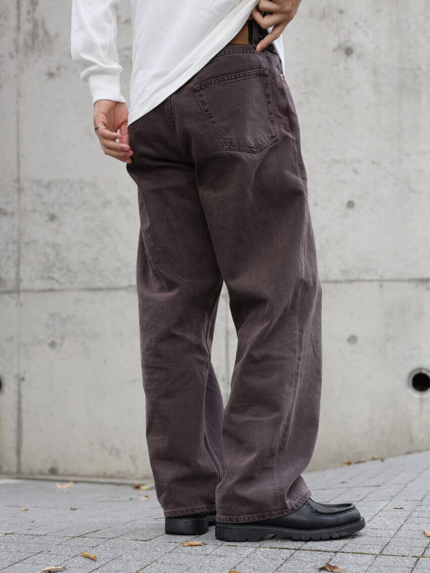 アワーレガシーのVAST CUTデニムのサイズ感・着用感（後ろ）