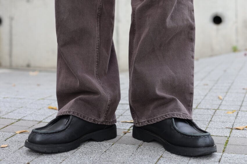 アワーレガシーのVAST CUTデニムのサイズ感（裾のクッション）