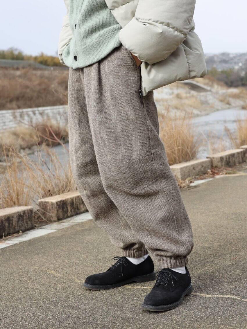 ヘドメイナーのウールカーゴパンツの着用感・サイズ感