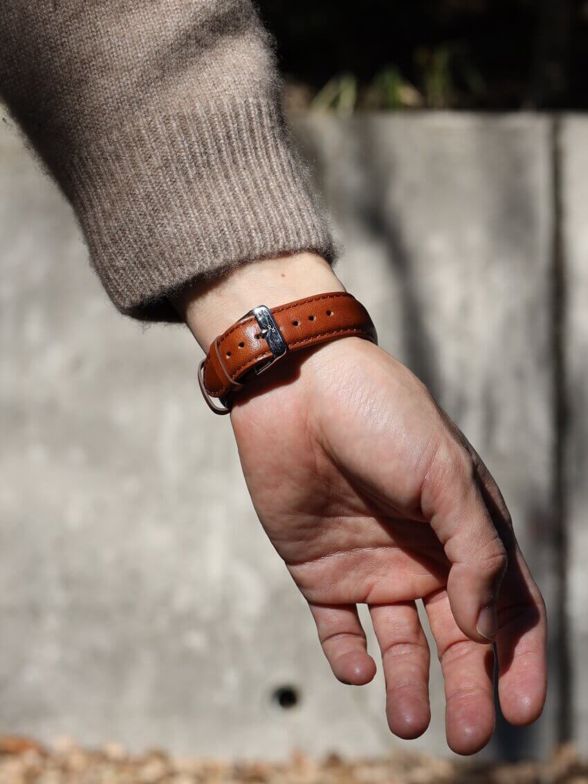 AV86（旧アバウトヴィンテージ）の1844クロノグラフ腕時計（ブラウンレザー）のカジュアルコーデ