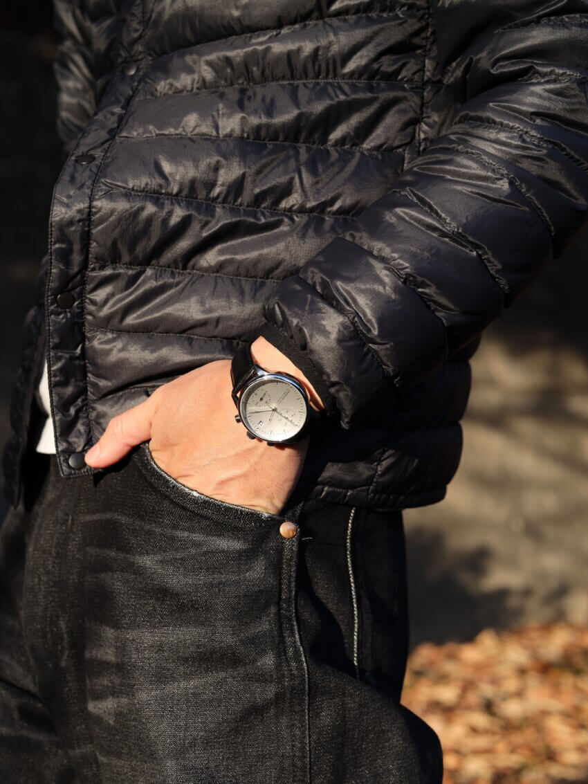 AV86（旧アバウトヴィンテージ）の1844クロノグラフ腕時計（ブラックレザー）のカジュアルコーデ