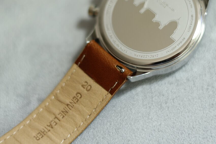 AV86（旧アバウトヴィンテージ）の1844クロノグラフ腕時計のベルト交換方法