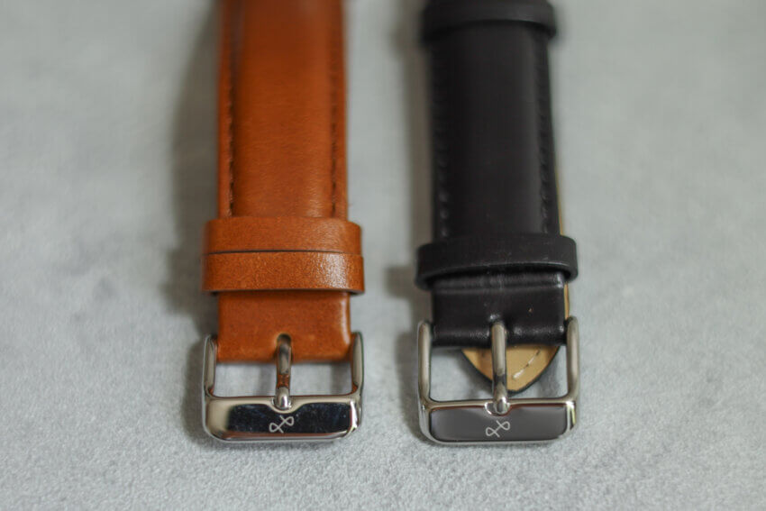 PIN BUCKLE BROWN LEATHER（ブラウンレザー）とPIN BUCKLE BLACK LEATHER（ブラックレザー）
