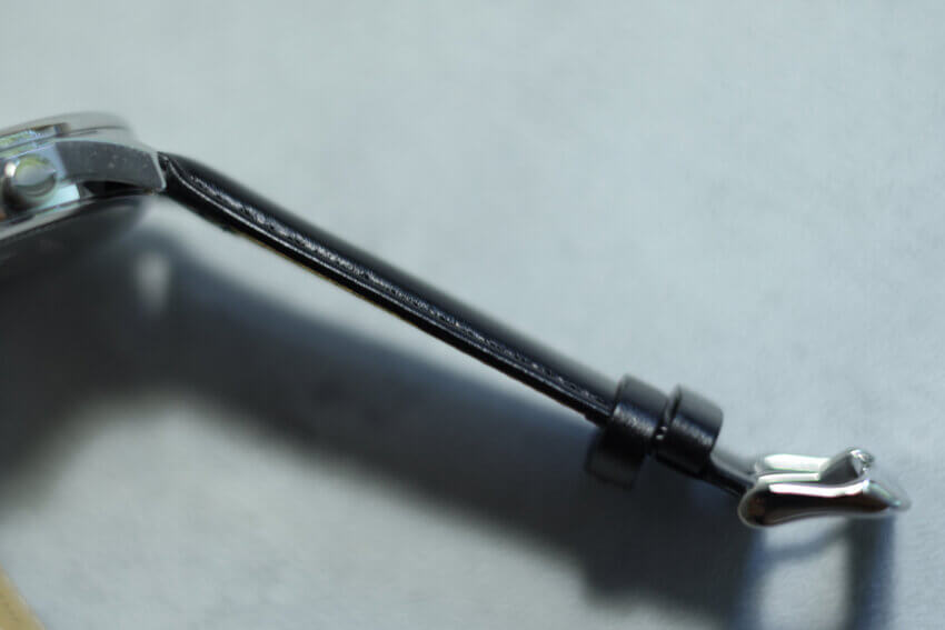 AV86のピンバックルレザーベルトの厚み