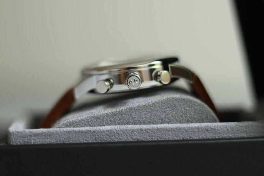 AV86（旧アバウトヴィンテージ）の1844クロノグラフ腕時計の開封画像