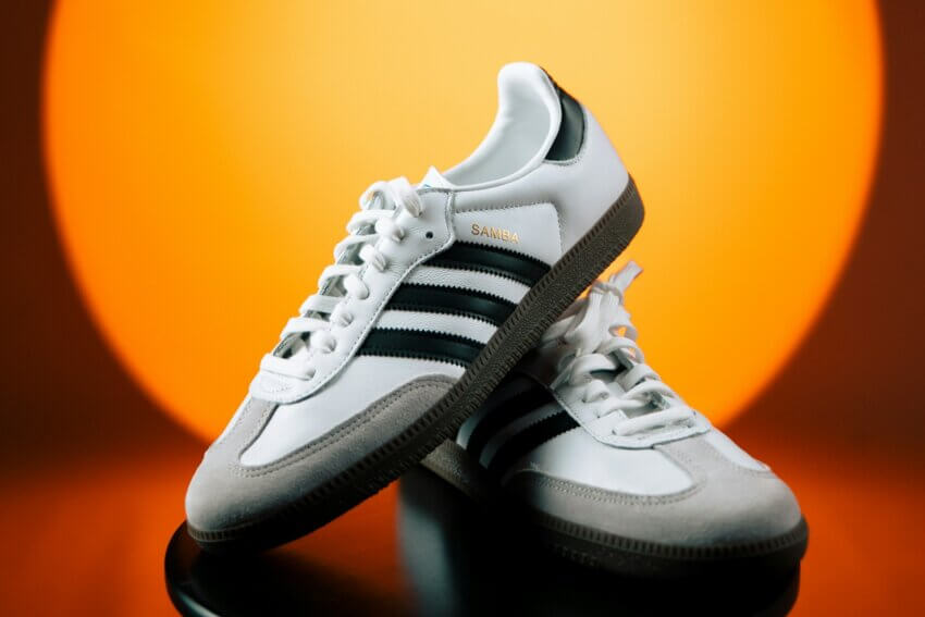 アディダスのサンバ