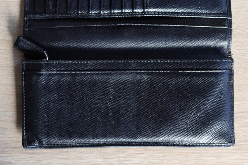 プラダのサフィアーノレザーメンズ長財布の10年目の経年変化