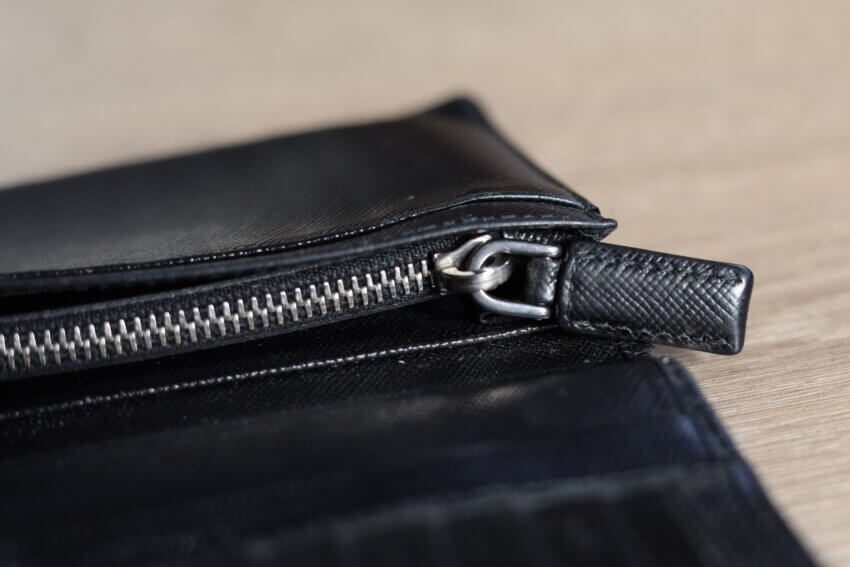 プラダのサフィアーノレザーメンズ長財布「チャック」の10年目の経年変化