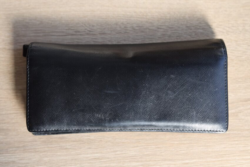 プラダのサフィアーノレザーメンズ長財布の10年目の経年変化