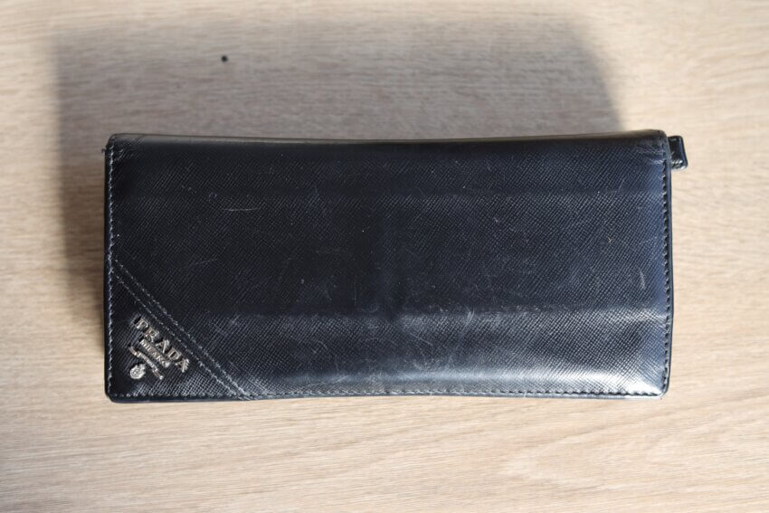 プラダのサフィアーノレザーメンズ長財布の10年目の経年変化
