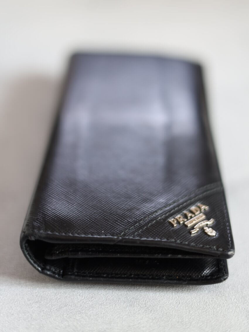 プラダのサフィアーノレザーメンズ長財布「収納ポケット」の10年目の経年変化（型崩れ）