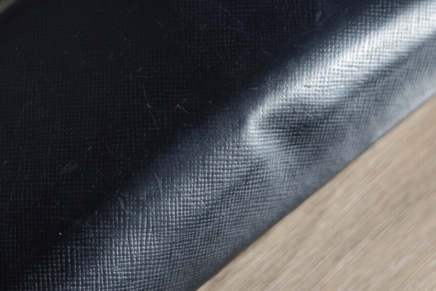 プラダのサフィアーノレザーメンズ長財布の10年目の経年変化