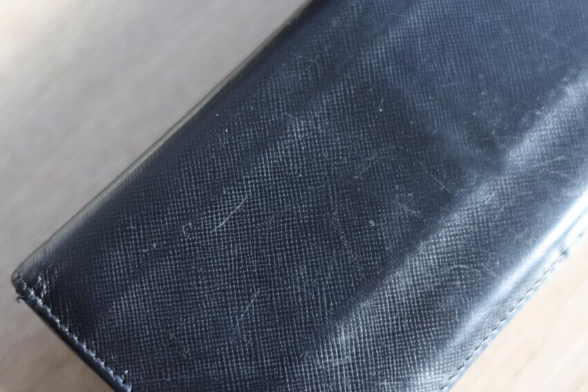 プラダのサフィアーノレザーメンズ長財布「ロゴ」の10年目の経年変化