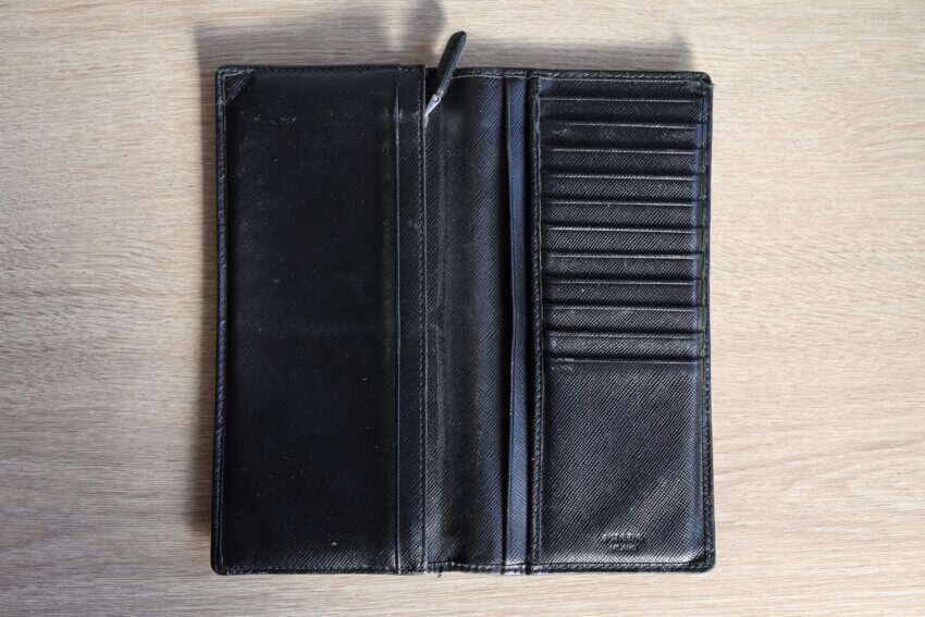 プラダのサフィアーノレザーメンズ長財布「ロゴ」の10年目の経年変化
