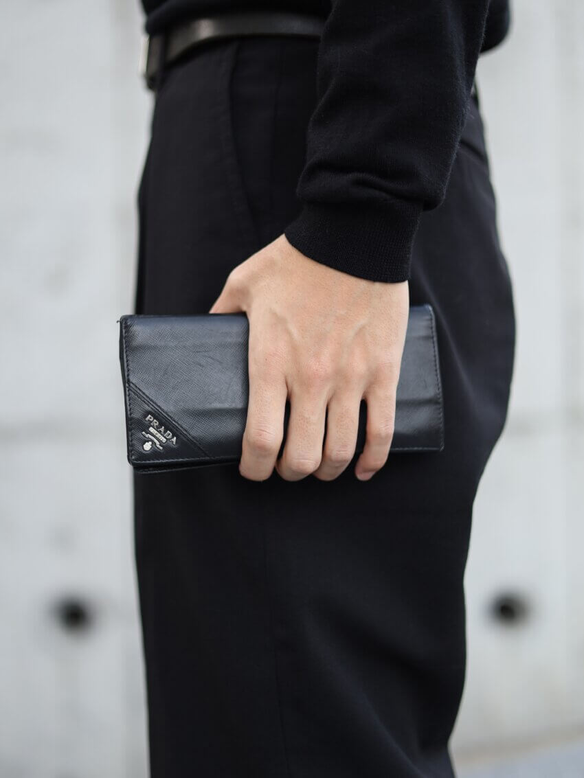 プラダのサフィアーノレザーメンズ長財布のサイズ感