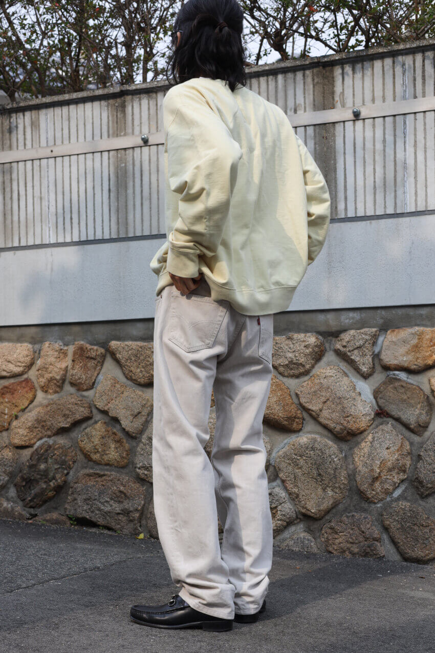 古着のポロラルフローレンのロゴスウェット、古着のリーバイス501ジーンズ、オールドグッチのビットローファー、ユニクロのサングラスのメンズコーデ