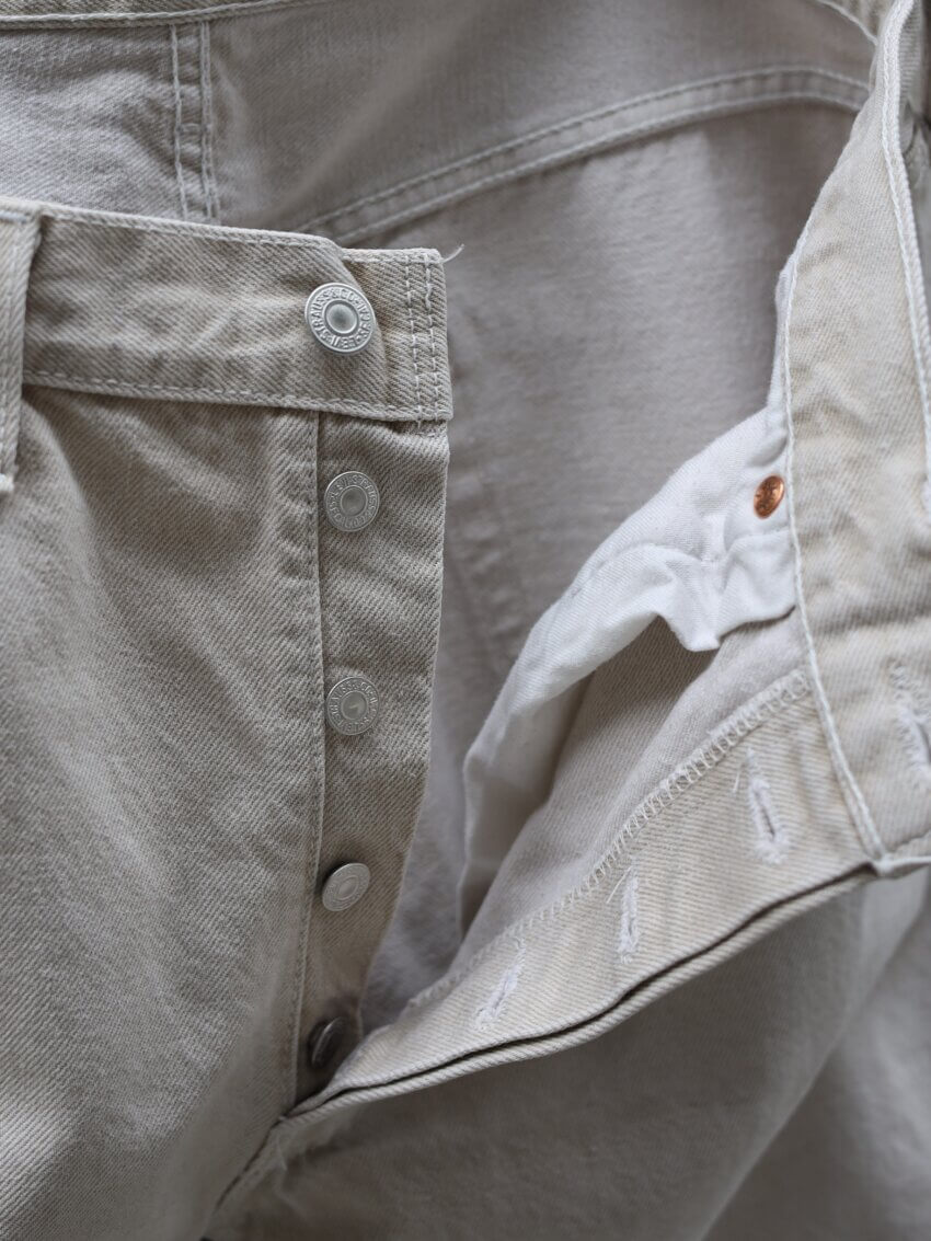 ユーロリーバイス501エクリュイギリス製のボタンフライ