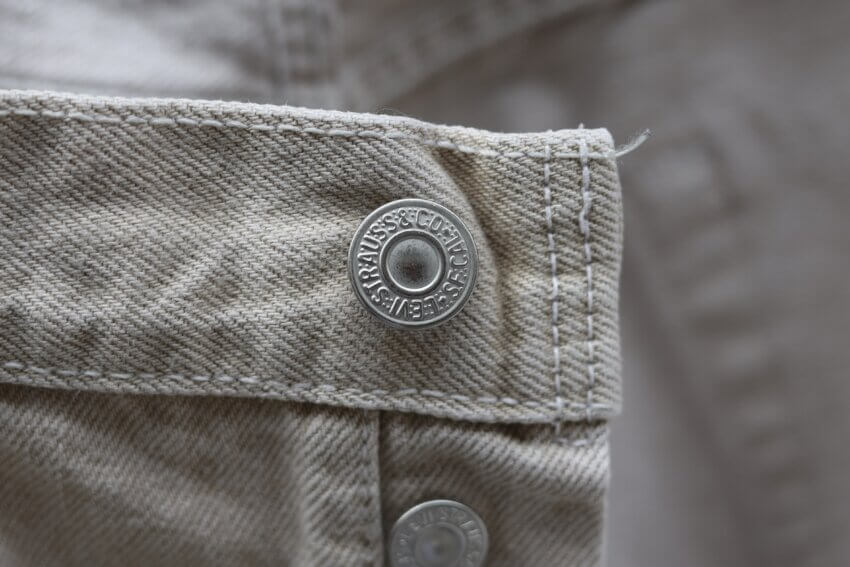 ユーロリーバイス501エクリュイギリス製のボタン