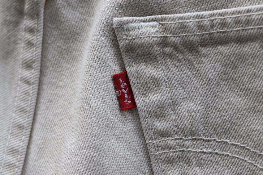 ユーロリーバイス501エクリュイギリス製のロゴ