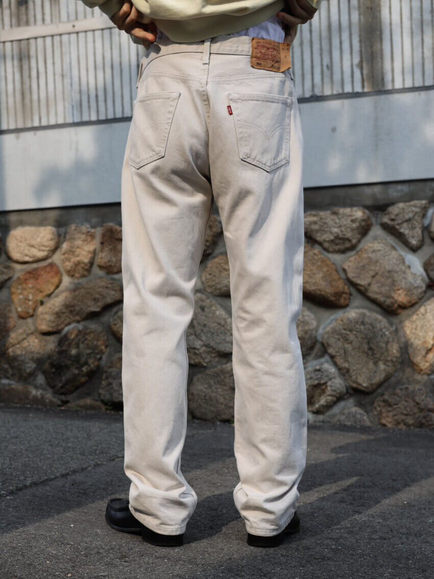 ユーロリーバイス501エクリュイギリス製のサイズ感(後ろ)